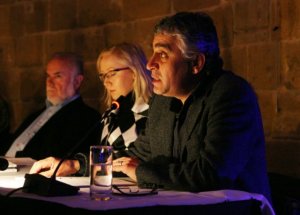 Κύπρος : Ο ποιητής και ο κόσμος του