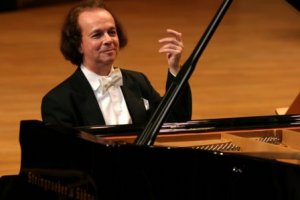 Cyprus : The Three Pianists